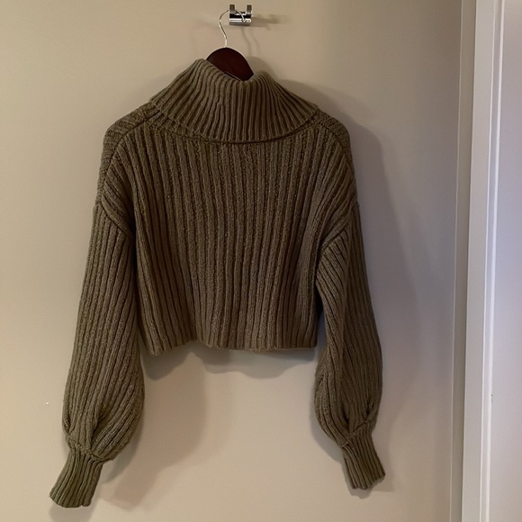 Cropped Urban outfitters turtleneck sweater - Picture 5 of 5